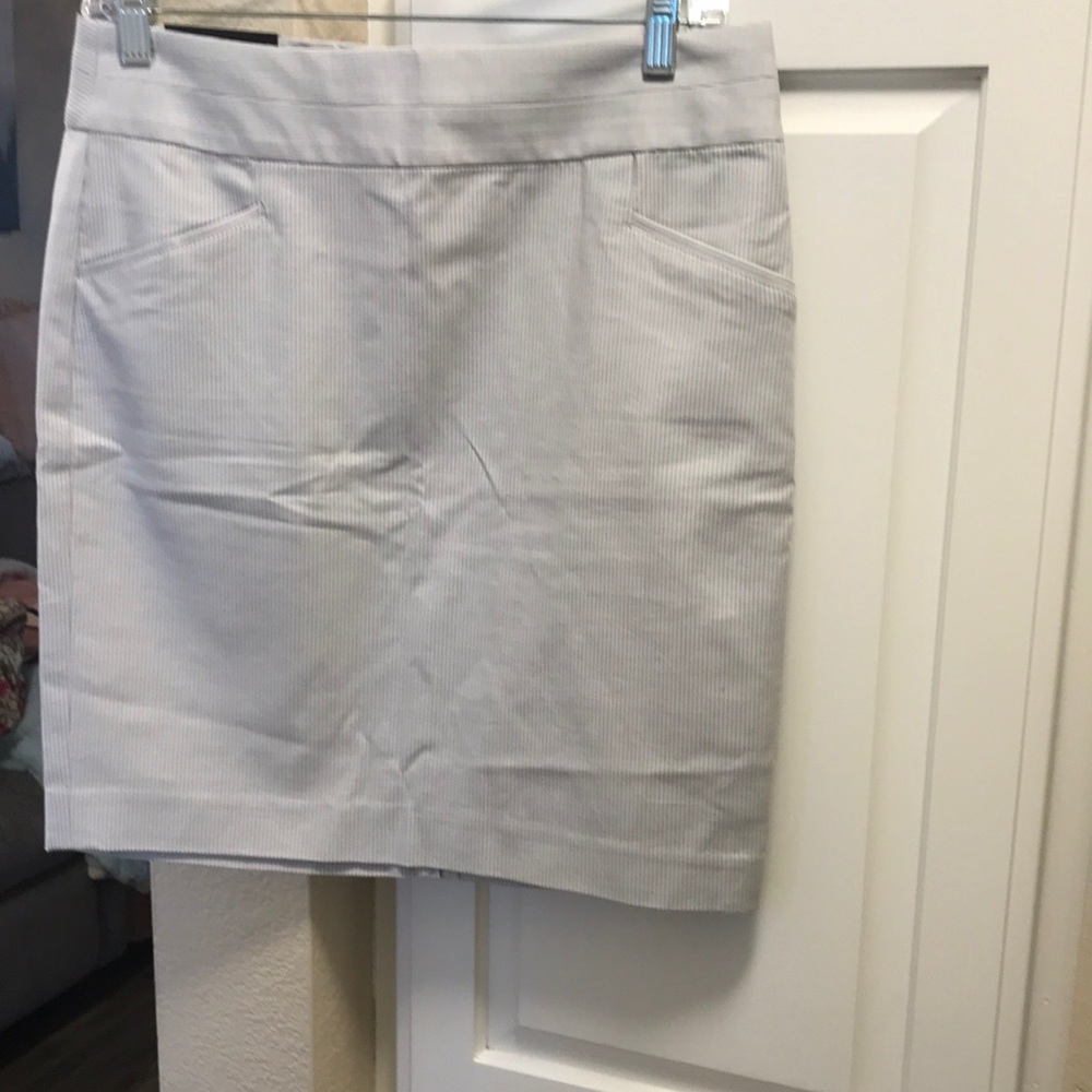 Banana Republic cream and grey pinstripe skirt NWT